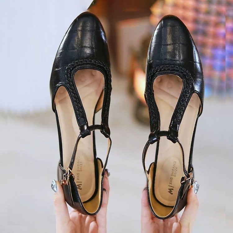 Chaussures à bout pointu en cuir souple, lanières croisées ajourées