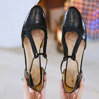 Chaussures à bout pointu en cuir souple, lanières croisées ajourées