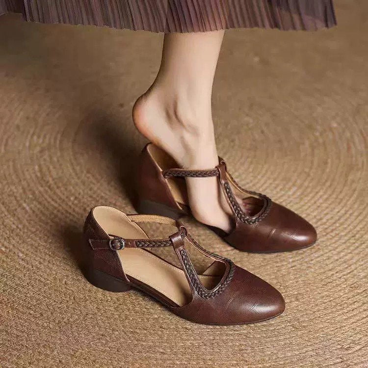 Chaussures à bout pointu en cuir souple, lanières croisées ajourées