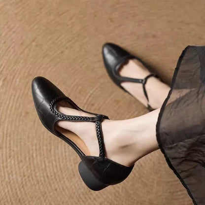 Chaussures à bout pointu en cuir souple, lanières croisées ajourées