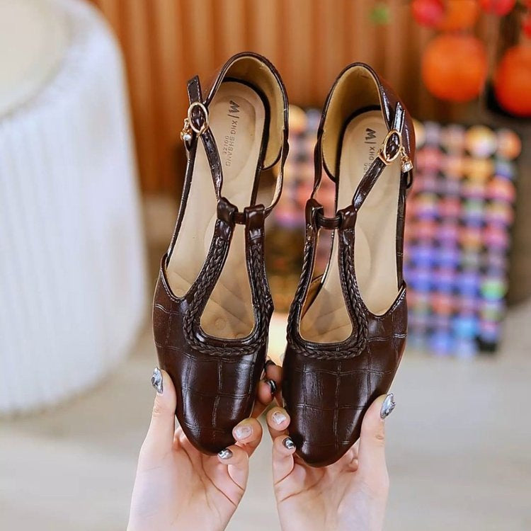Chaussures à bout pointu en cuir souple, lanières croisées ajourées
