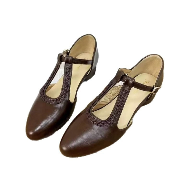 Chaussures à bout pointu en cuir souple, lanières croisées ajourées