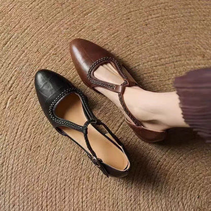 Chaussures à bout pointu en cuir souple, lanières croisées ajourées